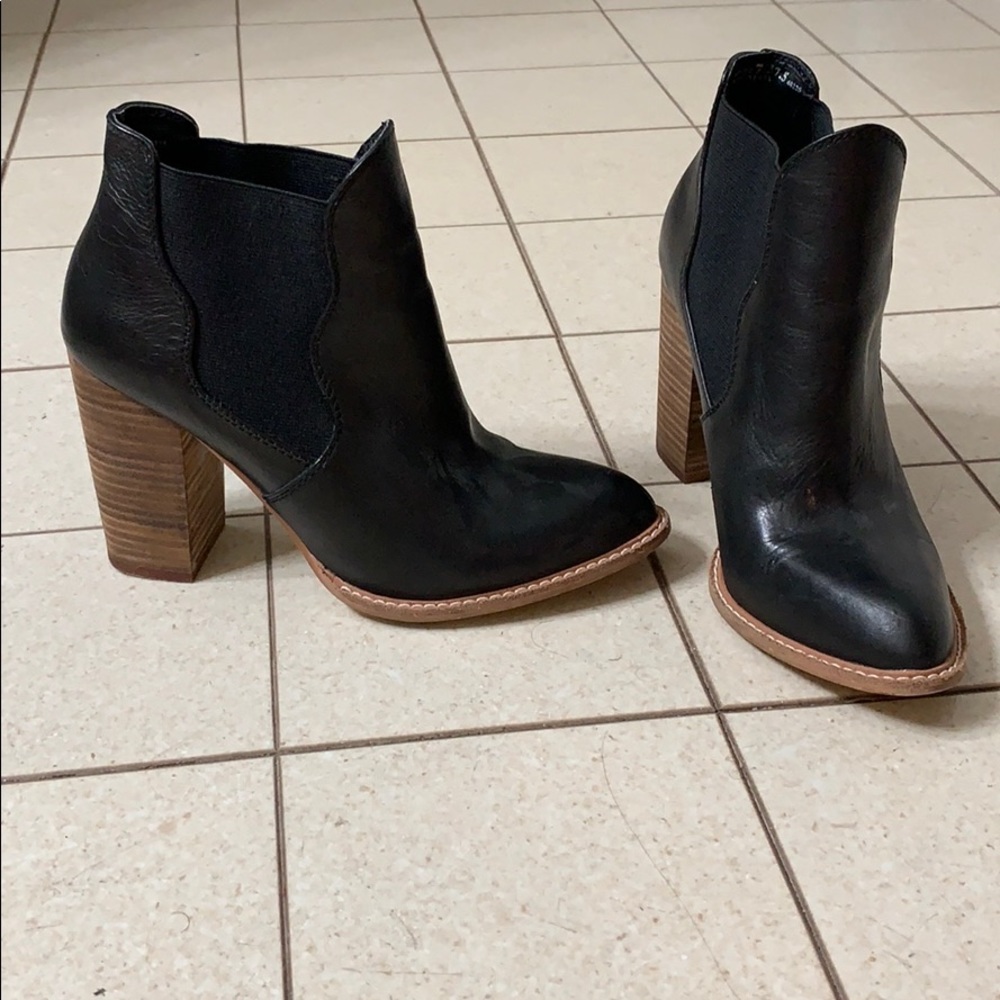 Black bootie